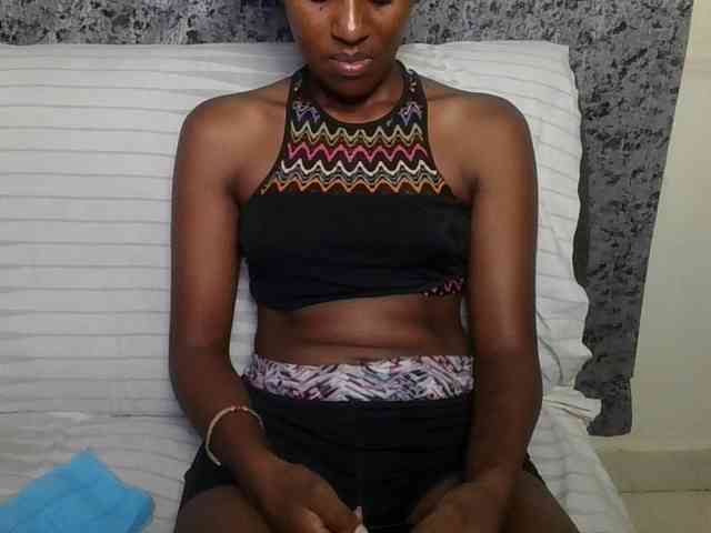 Brunnette-blonde webcam