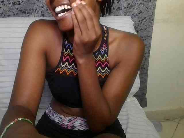 Brunnette-blonde webcam