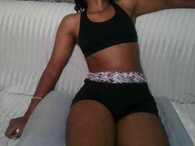 Brunnette-blonde webcam