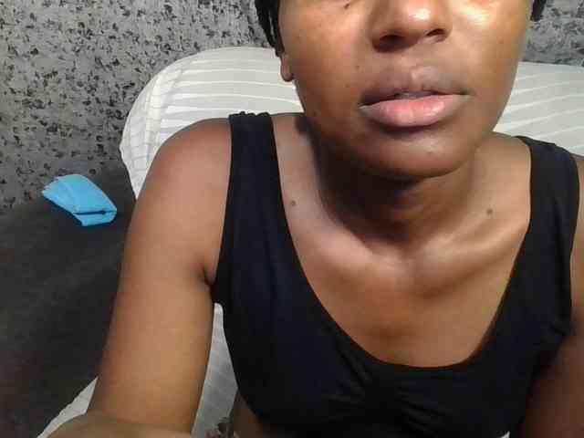 Brunnette-blonde webcam