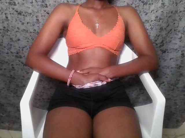 Brunnette-blonde webcam