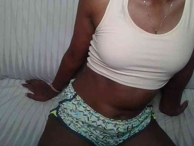 Brunnette-blonde webcam