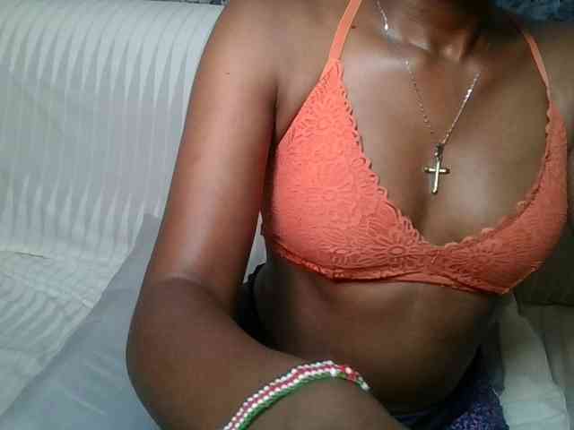 Brunnette-blonde webcam