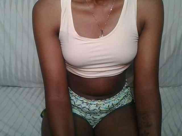 Brunnette-blonde webcam