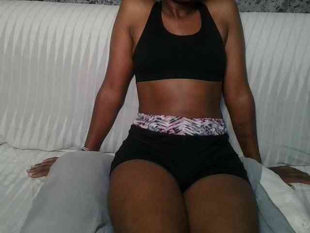 Brunnette-blonde webcam