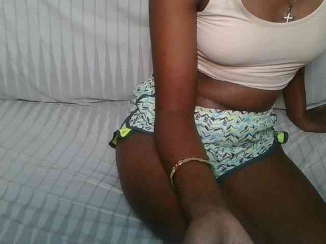 Brunnette-blonde webcam