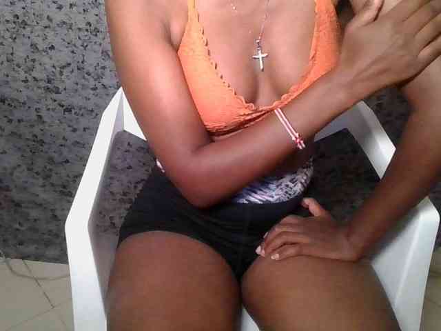 Brunnette-blonde webcam