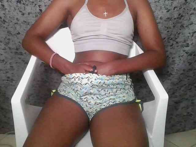 Brunnette-blonde webcam