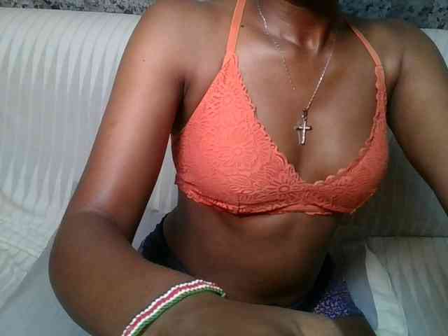 Brunnette-blonde webcam