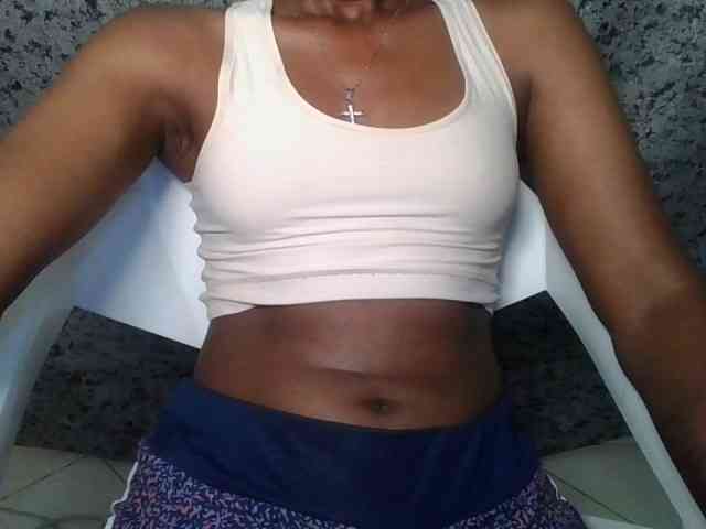 Brunnette-blonde webcam