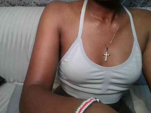 Brunnette-blonde webcam