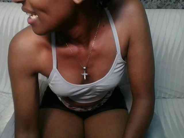 Brunnette-blonde webcam