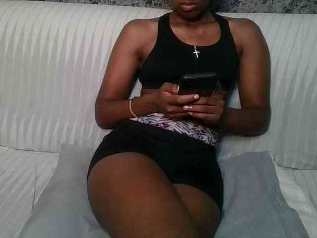 Brunnette-blonde webcam