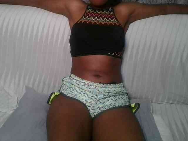 Brunnette-blonde webcam