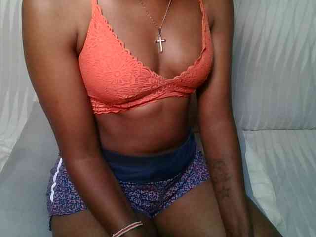 Brunnette-blonde webcam