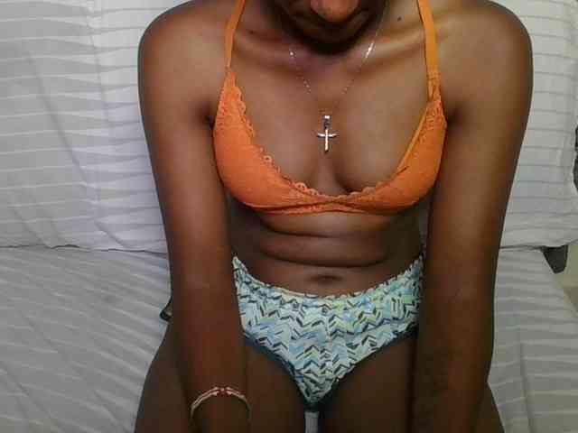 Brunnette-blonde webcam