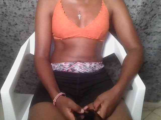 Brunnette-blonde webcam