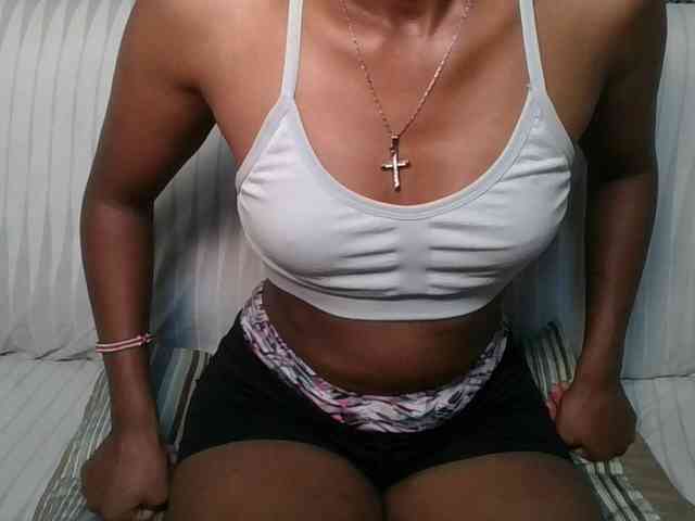 Brunnette-blonde webcam