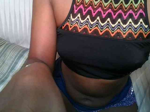 Brunnette-blonde webcam