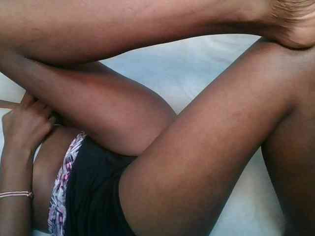 Brunnette-blonde webcam