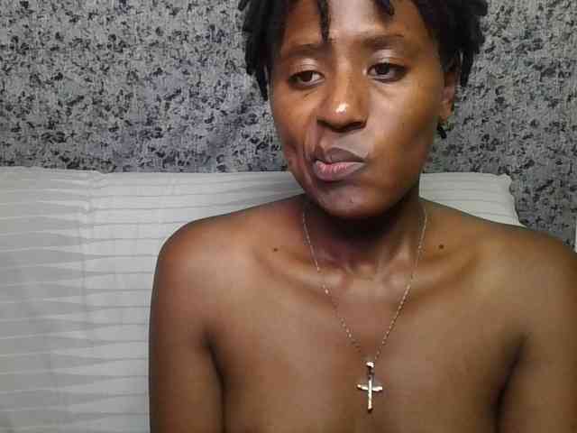 Brunnette-blonde webcam