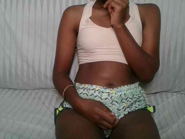 Brunnette-blonde webcam