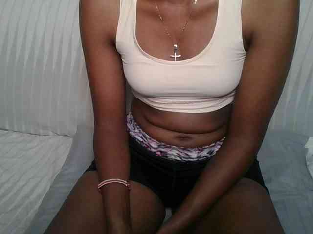 Brunnette-blonde webcam