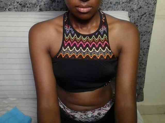 Brunnette-blonde webcam