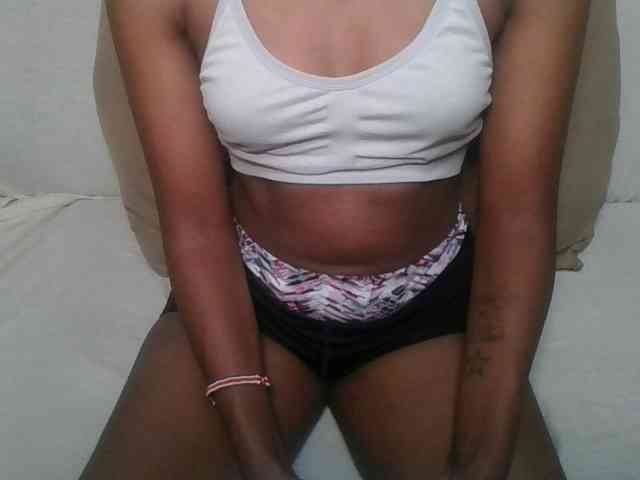 Brunnette-blonde webcam