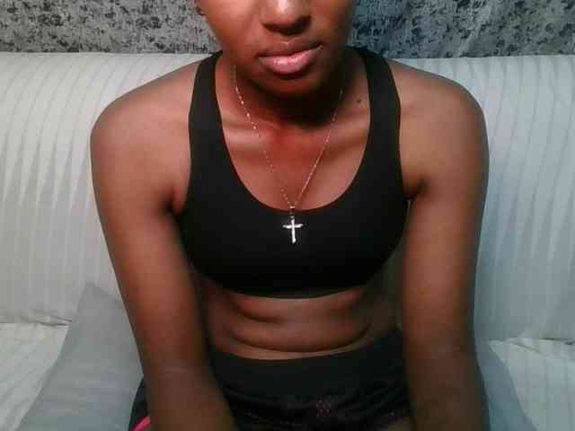 Brunnette-blonde webcam