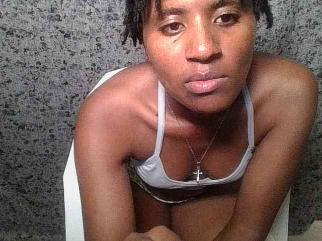 Brunnette-blonde webcam