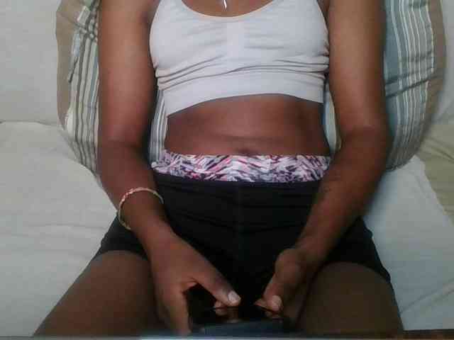 Brunnette-blonde webcam