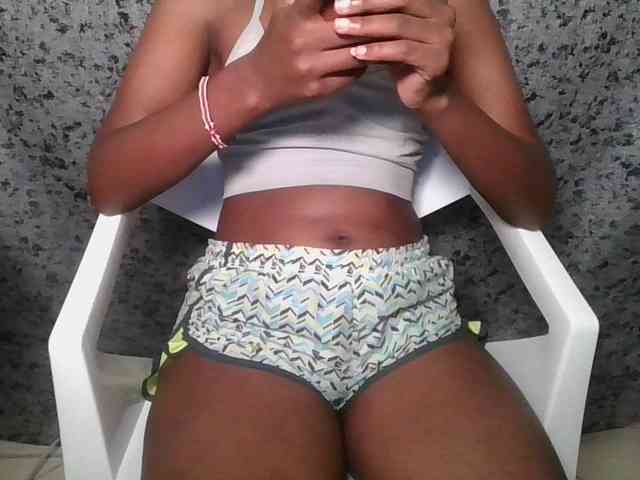 Brunnette-blonde webcam