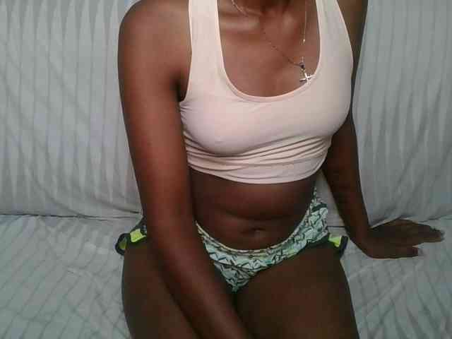 Brunnette-blonde webcam