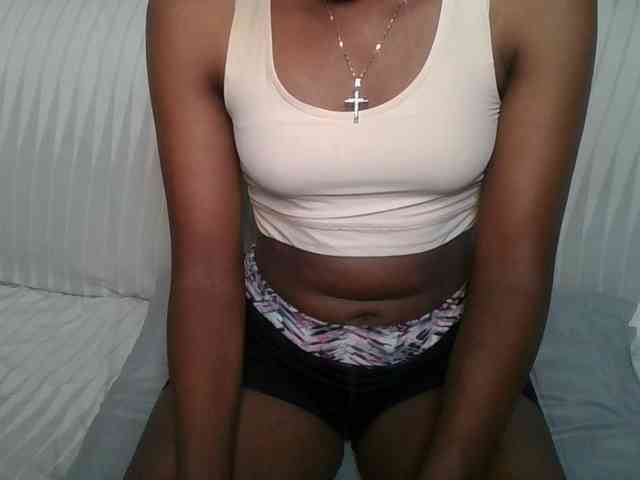 Brunnette-blonde webcam