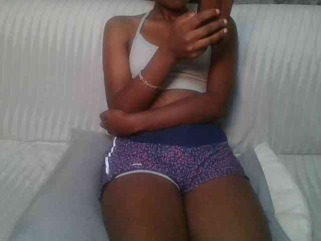 Brunnette-blonde webcam