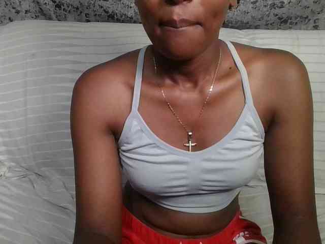 Brunnette-blonde webcam