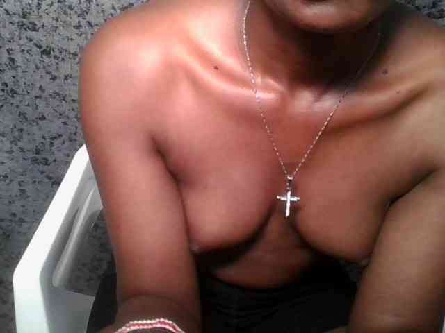 Brunnette-blonde webcam