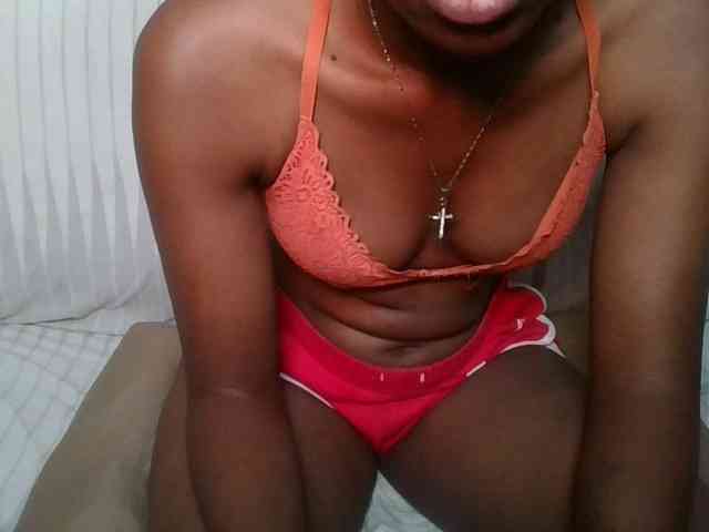 Brunnette-blonde webcam