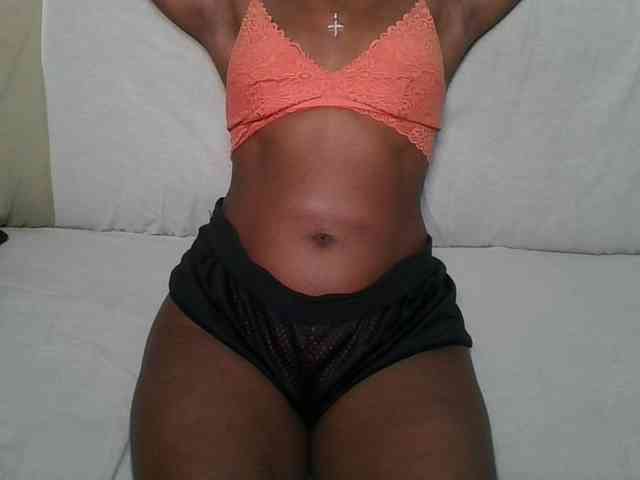 Brunnette-blonde webcam