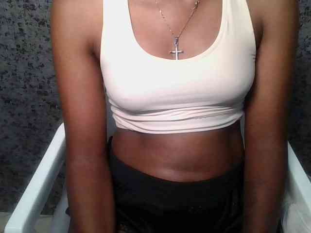 Brunnette-blonde webcam