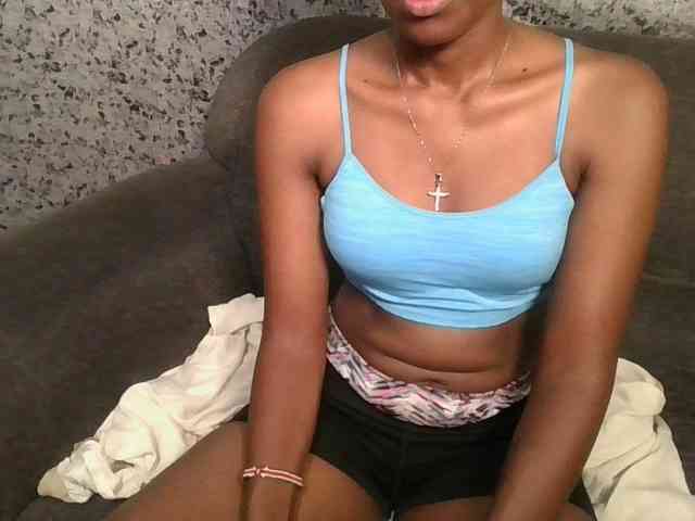 Brunnette-blonde webcam