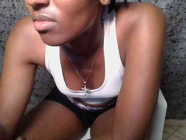 Brunnette-blonde webcam