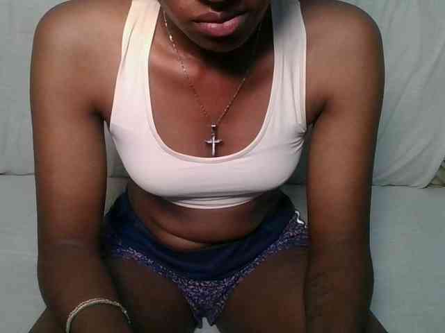 Brunnette-blonde webcam