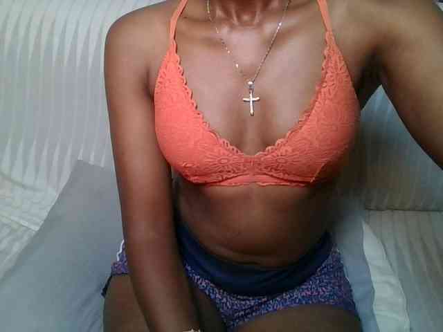 Brunnette-blonde webcam