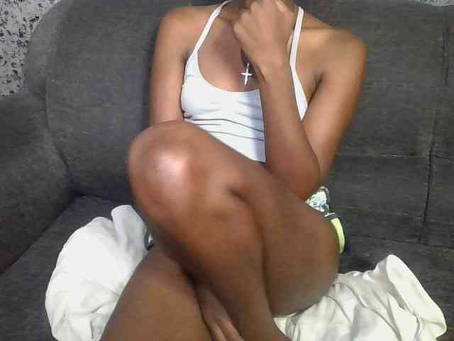 Brunnette-blonde webcam