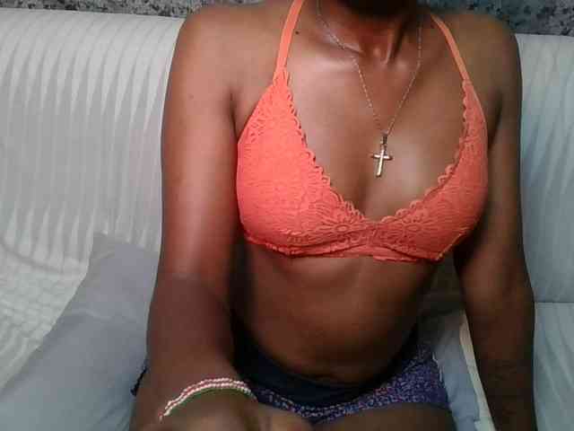 Brunnette-blonde webcam