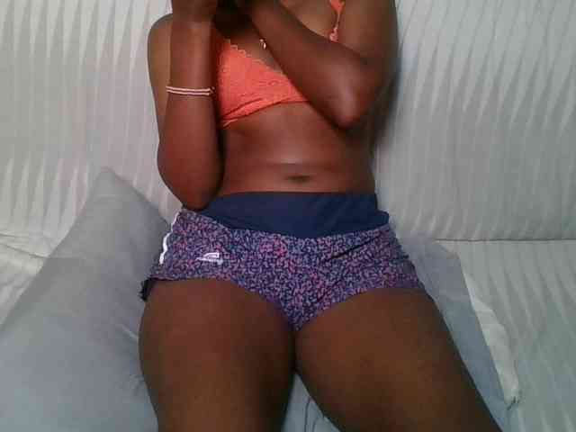 Brunnette-blonde webcam