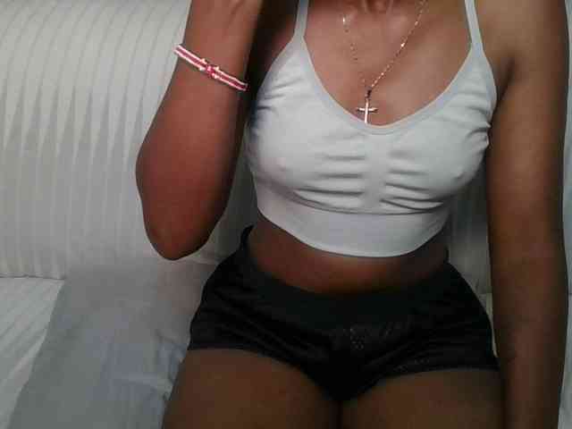 Brunnette-blonde webcam