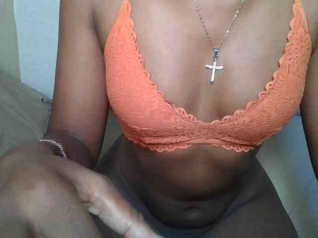 Brunnette-blonde webcam